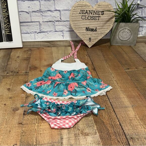 Oopsie daisy two
Piece swimsuit ruffle size 4 - Picture 7 of 10